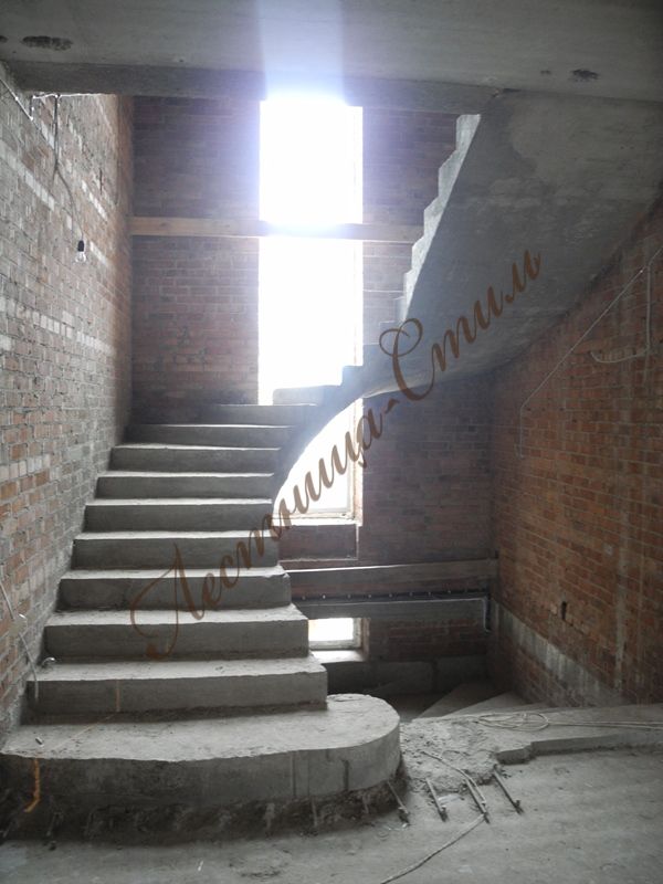 Лестница из монолитного бетона